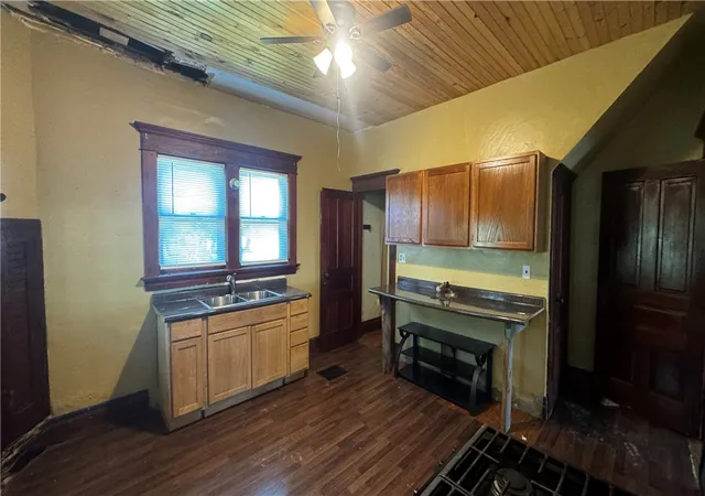 Homes for sale in Bradford Town, PA | 1008 South Ave, Bradford Town, PA 16701 | MLS# R1685499