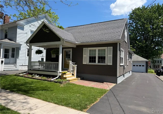 3rd image of 1059 Westmoreland Ave, Syracuse, NY 13210 | MLS# S1687250