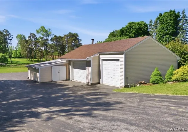 3rd image of 699 Losson Rd, Buffalo, NY 14227 | MLS# B1682806