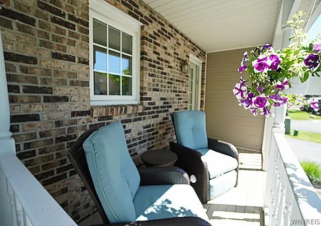 Photo 3 of Sale Pending at 10 Sweet Bay Ln, Buffalo, NY 14221 | MLS# B1687442 | Listing updated on 2026-07-17
