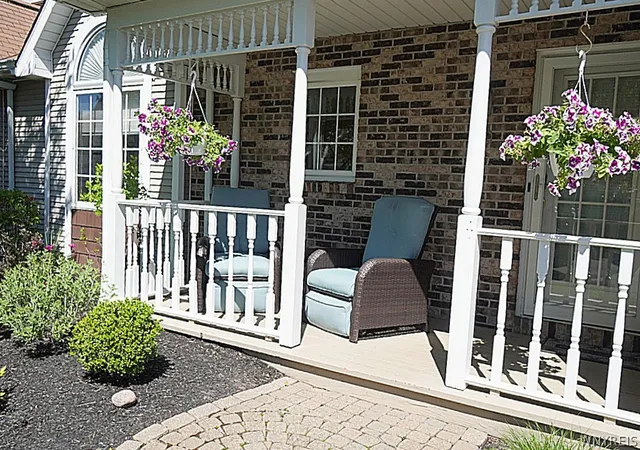 Photo 3 of Sale Pending at 10 Sweet Bay Ln, Buffalo, NY 14221 | MLS# B1687442 | Listing updated on 2026-07-17