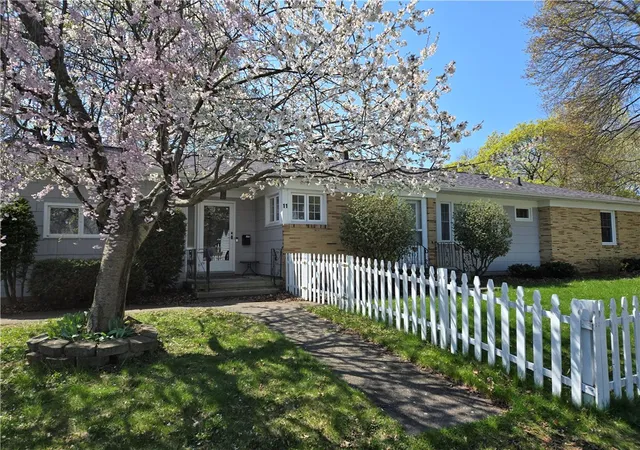 2nd image of 11 Smyles Dr, Irondequoit, NY 14609 | MLS# R1687306