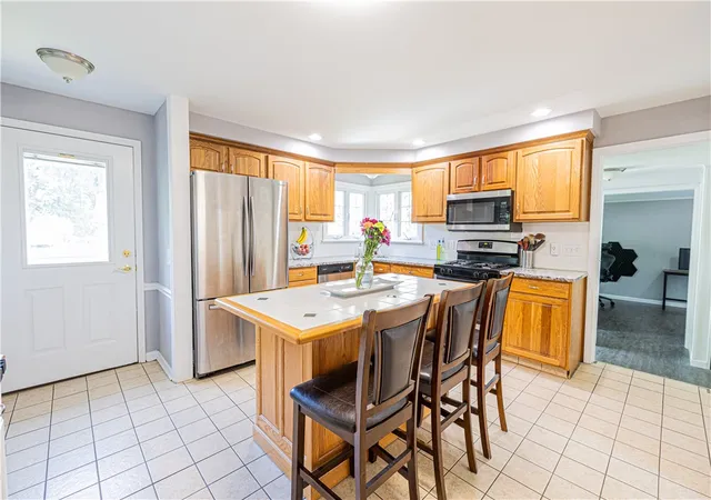 3rd image of 11 Smyles Dr, Irondequoit, NY 14609 | MLS# R1687306
