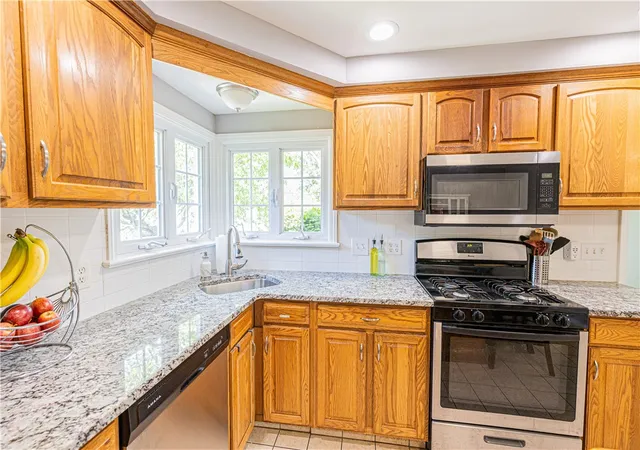 4th image of 11 Smyles Dr, Irondequoit, NY 14609 | MLS# R1687306