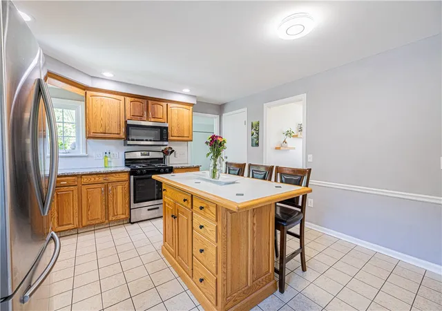 5th image of 11 Smyles Dr, Irondequoit, NY 14609 | MLS# R1687306