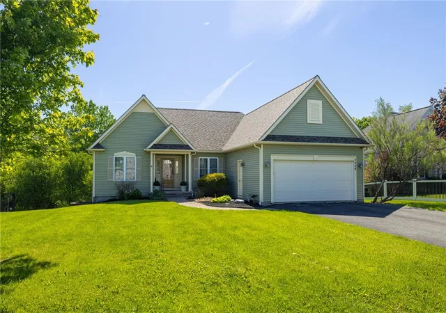 Homes for sale in Canandaigua Town, NY | 5248 Overlook Ln, Canandaigua Town, NY 14424 | MLS# R1684853