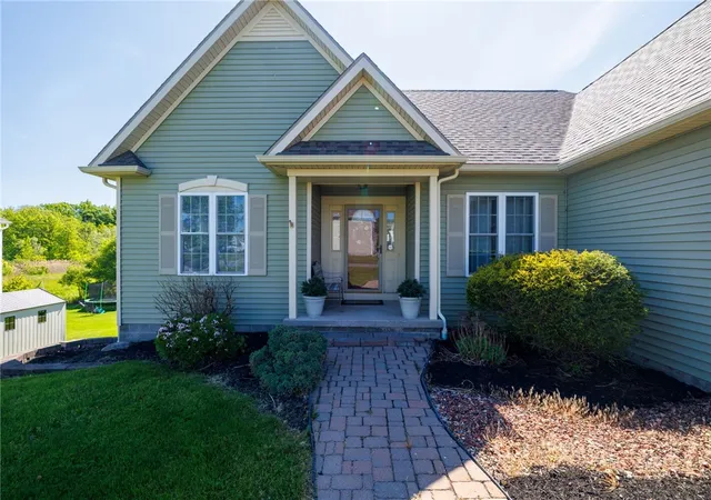 Homes for sale in Canandaigua Town, NY | 5248 Overlook Ln, Canandaigua Town, NY 14424 | MLS# R1684853