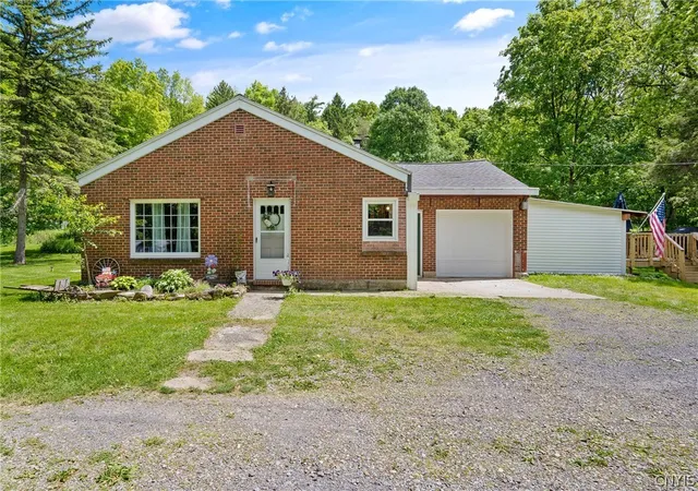 Homes for sale in Camillus, NY | 2696 Lyons Rd, Camillus, NY 13031 | MLS# S1686238
