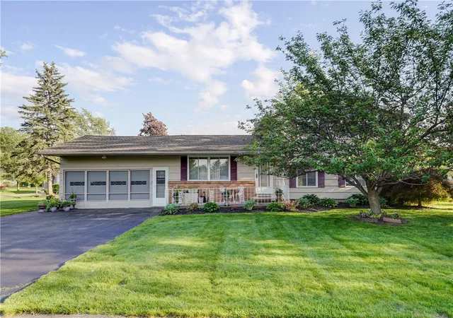 Homes for sale in Gates, NY | 7 Flamingo Dr, Gates, NY 14624 | MLS# R1687386