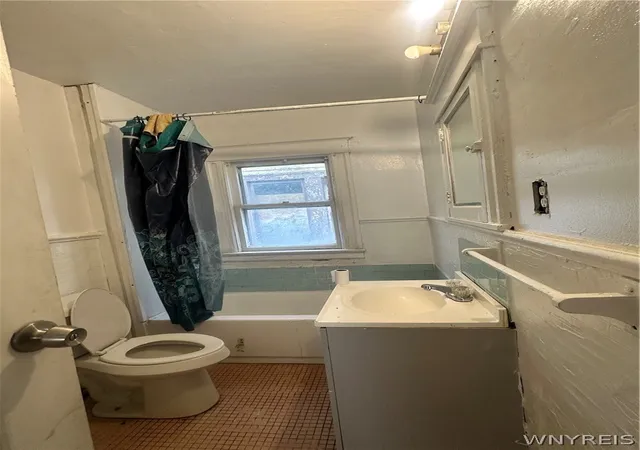Listing Photo 2 - Condo for sale in building located at 42 Brewster St, Buffalo, NY 14214 - Unit #