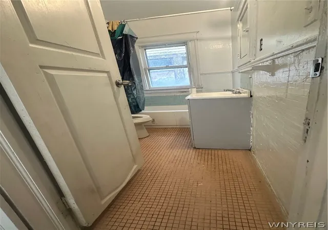 14th image of 42 Brewster St, Buffalo, NY 14214 | MLS# B1687500