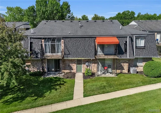 2nd image of 46b Foxberry Dr, Getzville, NY 14068 | MLS# B1686814