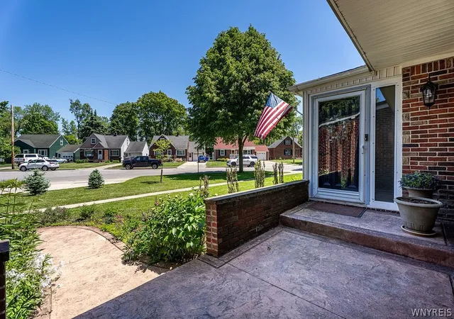 2nd image of 160 Kirkwood Ct, Buffalo, NY 14224 | MLS# B1687543