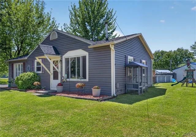 2nd image of 7953 Eisenhower Blvd, Bridgeport, NY 13030 | MLS# S1687623