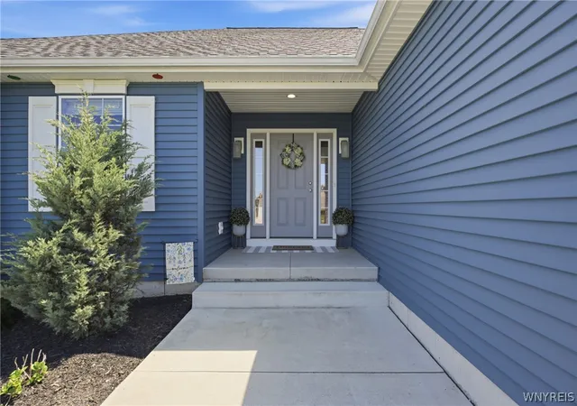 Homes for sale in Grand Island, NY | 62 Country Club Ct, Grand Island, NY 14072 | MLS# B1686248