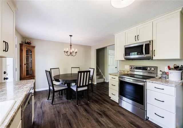 4th image of 1739 Birchwood Dr, Farmington, NY 14425 | MLS# R1673663