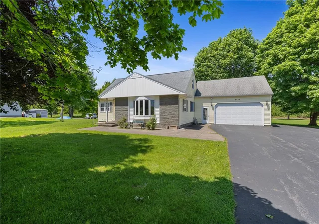 Homes for sale in Clarkson, NY | 4039 Clarkson Parma Tl Rd, Clarkson, NY 14420 | MLS# R1687463