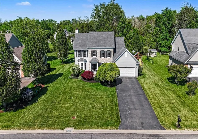 4th image of 222 Gallant Fox Ln, Webster, NY 14580 | MLS# R1686250
