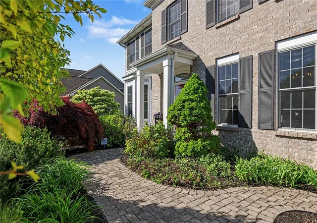 5th image of 222 Gallant Fox Ln, Webster, NY 14580 | MLS# R1686250