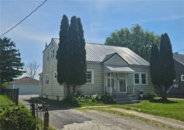 Homes for sale in Hamburg, NY | 3071 Lyth Rd, Hamburg, NY 14218 | MLS# B1686978