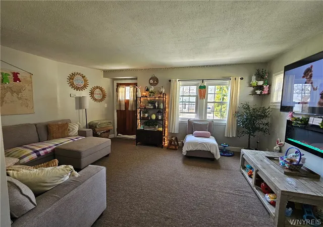 Homes for sale in Hamburg, NY | 3071 Lyth Rd, Hamburg, NY 14218 | MLS# B1686978