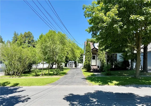 Homes for sale in Whitestown, NY | 2208 Caroline St, Whitestown, NY 13502 | MLS# S1687825