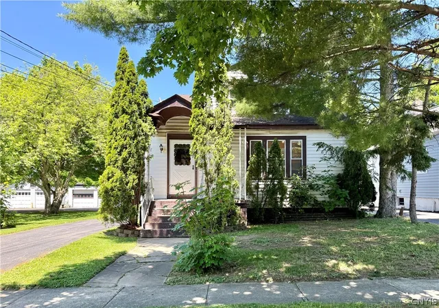 Homes for sale in Whitestown, NY | 2208 Caroline St, Whitestown, NY 13502 | MLS# S1687825