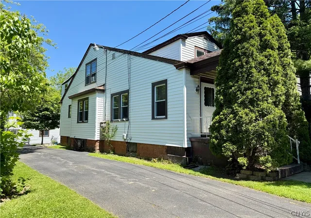 Homes for sale in Whitestown, NY | 2208 Caroline St, Whitestown, NY 13502 | MLS# S1687825