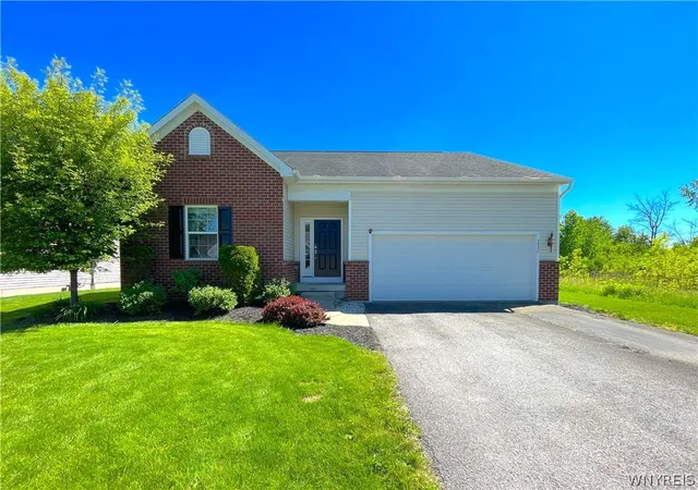 1st image of 5530 Victoria Ln, Lockport Town, NY 14094 | MLS# B1687309