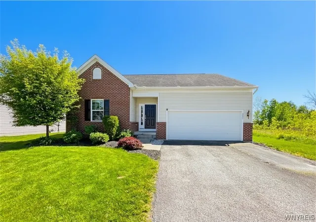 2nd image of 5530 Victoria Ln, Lockport Town, NY 14094 | MLS# B1687309