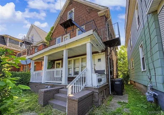 2nd image of 517 Tronolone Pl, Niagara Falls, NY 14301 | MLS# B1687093