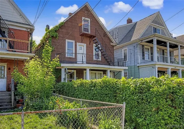 3rd image of 517 Tronolone Pl, Niagara Falls, NY 14301 | MLS# B1687093