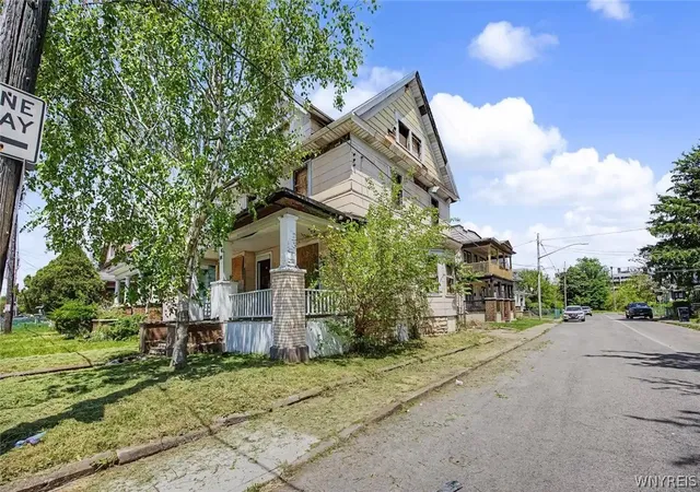 Homes for sale in Niagara Falls, NY | 613 7th St, Niagara Falls, NY 14301 | MLS# B1687422