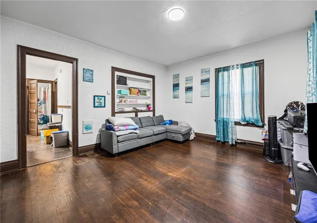 Photo 5 of Sale Pending at 443 Melville St, Rochester, NY 14609 | MLS# R1687456 | Listing updated on 2026-06-10