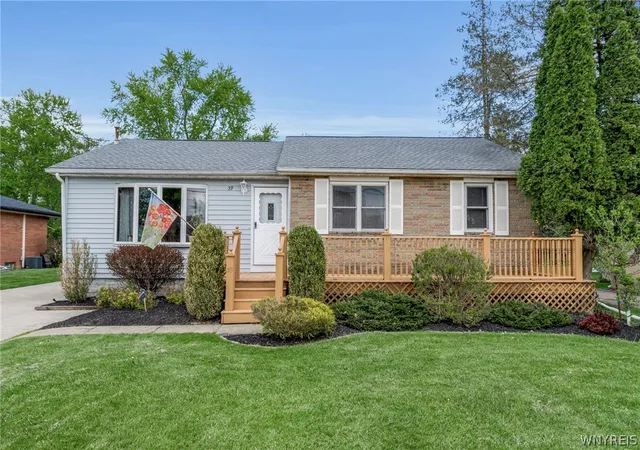 Homes for sale in West Seneca, NY | 59 Weigand St, West Seneca, NY 14224 | MLS# B1687290