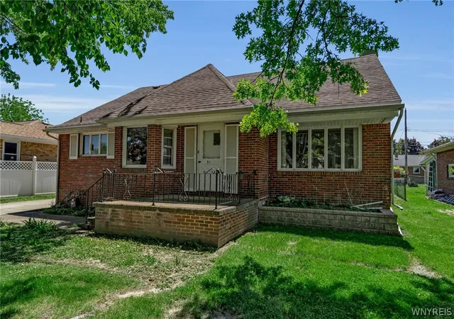 Homes for sale in Lackawanna, NY | 31 Goodrich Rd, Lackawanna, NY 14218 | MLS# B1687508