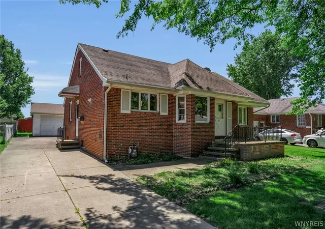 Homes for sale in Lackawanna, NY | 31 Goodrich Rd, Lackawanna, NY 14218 | MLS# B1687508