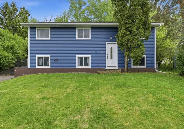 Homes for sale in Henrietta, NY | 41 Chiltern Rd, Henrietta, NY 14623 | MLS# R1682789