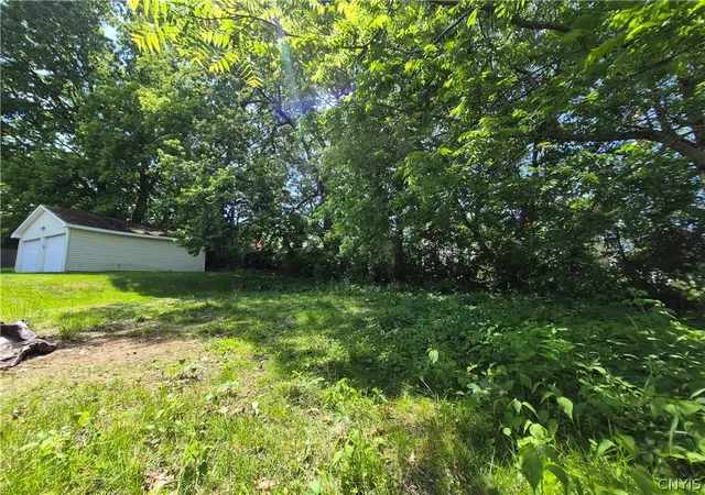 Photo 3 of Single family home for sale at 251 Ashdale Ave, Syracuse, NY 13206 | MLS# S1686845 | Listing updated on 2026-07-22