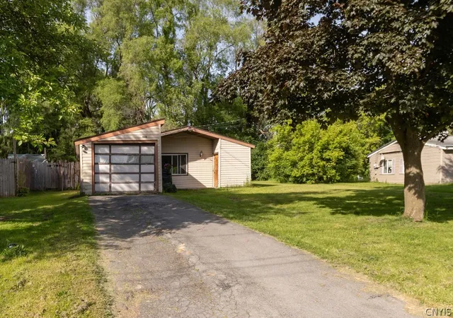 2nd image of 8276 Hamilton Dr, Lysander, NY 13027 | MLS# S1686330