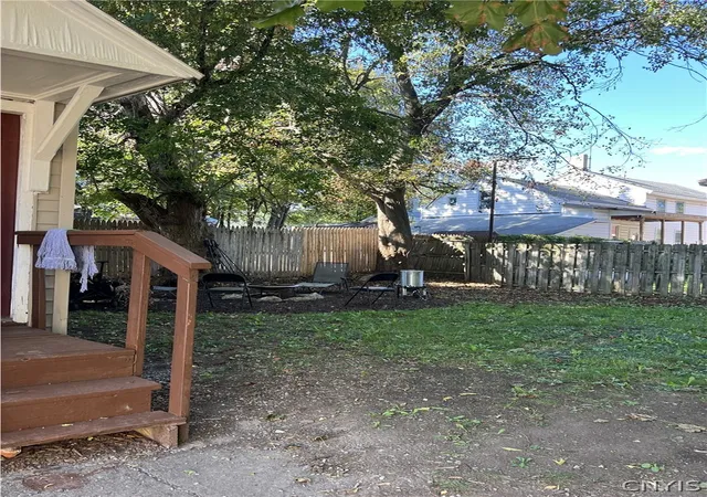 14th image of 1018 Green St, Utica, NY 13502 | MLS# S1687824