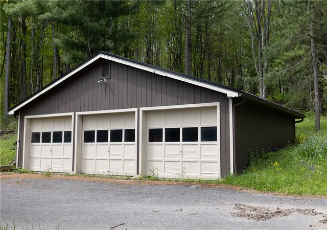 Photo 5 of Single family home for sale at 5215 S Hill Rd, Canandaigua, NY 14424 | MLS# R1685929 | Listing updated on 2026-07-19