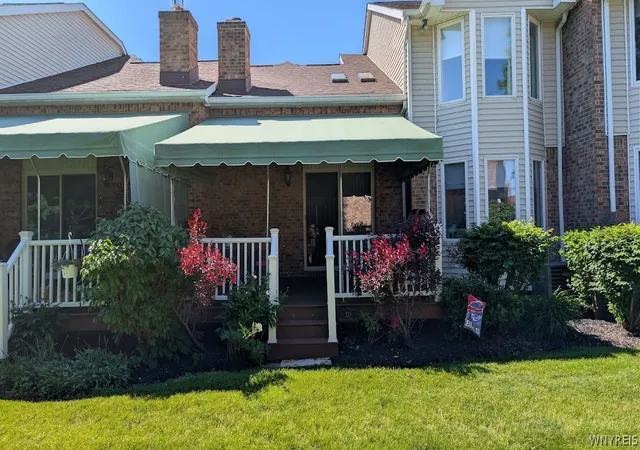 Homes for sale in Tonawanda, NY | 20 Niagara Shore Dr, Tonawanda, NY 14150 | MLS# B1687443