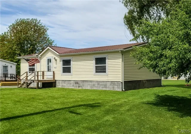 Homes for sale in Cape Vincent, NY | 1071 Pine St, Cape Vincent, NY 13618 | MLS# S1687684