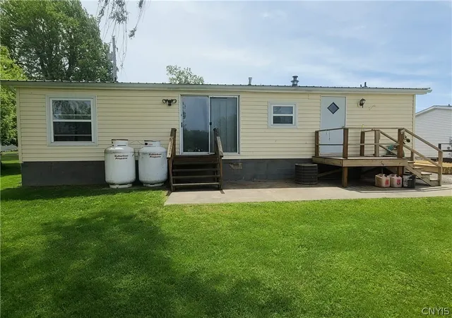 Homes for sale in Cape Vincent, NY | 1071 Pine St, Cape Vincent, NY 13618 | MLS# S1687684