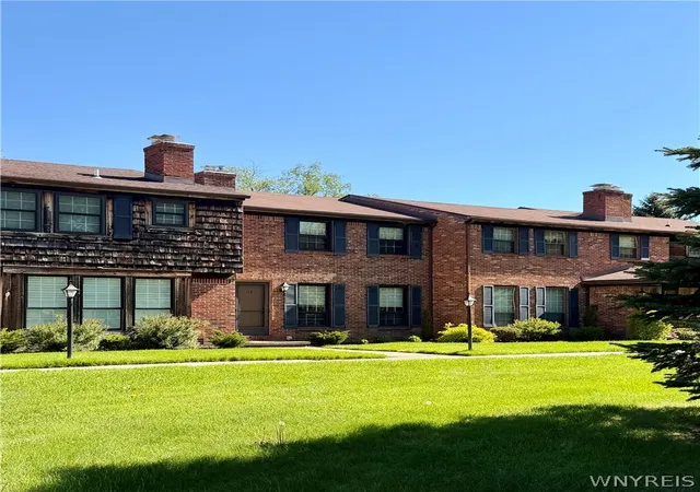 Homes for sale in Amherst, NY | 113 Cimarand Dr, Amherst, NY 14221 | MLS# B1686192