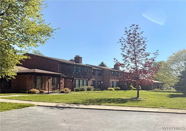 Homes for sale in Amherst, NY | 113 Cimarand Dr, Amherst, NY 14221 | MLS# B1686192