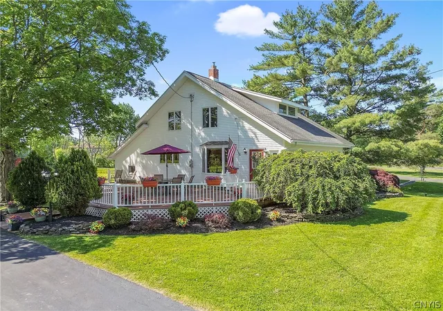 3rd image of 6176 Lakeshore Rd, Cicero, NY 13039 | MLS# S1687640