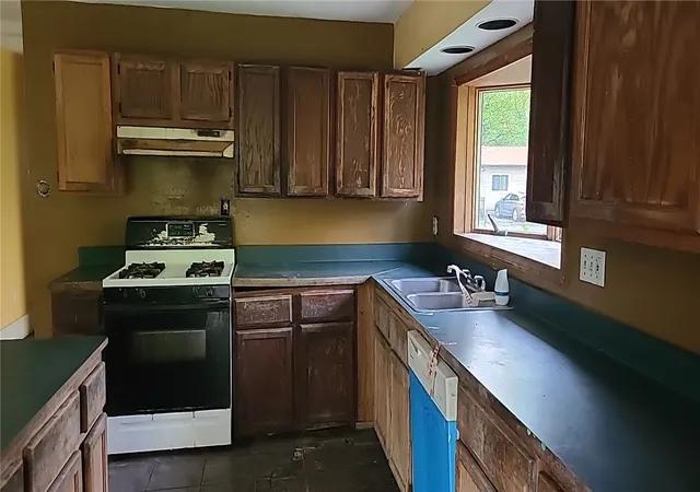 2nd image of 48 Chapman Ave, Auburn, NY 13021 | MLS# R1687598