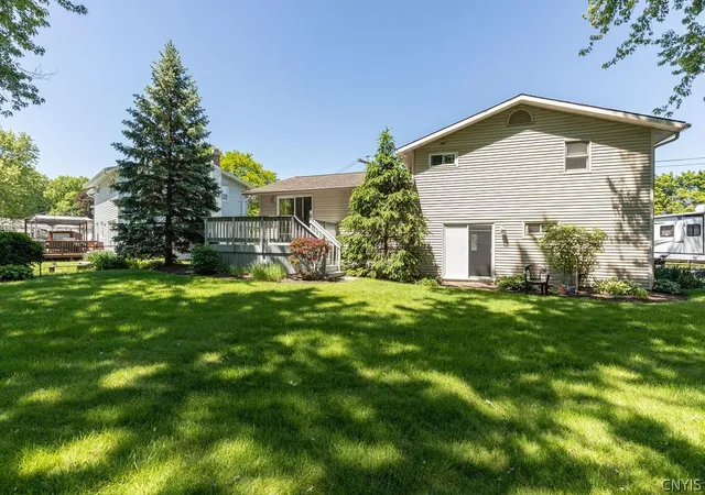 38th image of 4872 Juneway Dr S, Salina, NY 13088 | MLS# S1685184